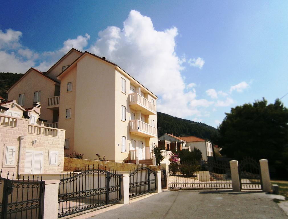 Sun House Apartments Bol Zewnętrze zdjęcie